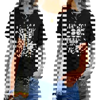 Livin' Thatoccer Mom Life ファニースポーツ 母の日 レディースTシャツ - Kawaiitshirt