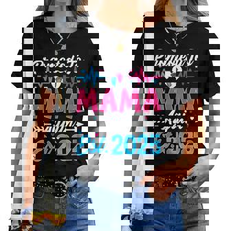 Promosso A Mama Again Est 2025 Presto Per Essere Mamma Gravidanza Maglietta da donna - Novitaregali