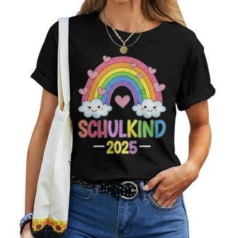 Schulkind 2025 Mädchen Einschulung Regenbogen Herzchen T-shirt Frauen - Geschenkecke