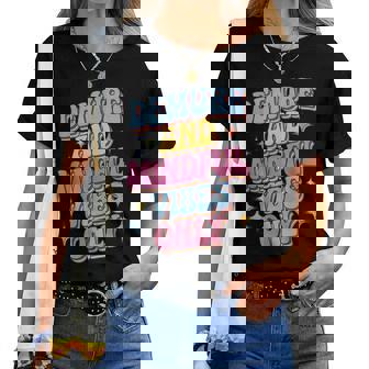 Very Demureery Mindfulibes Only Cute Retro Girls レディースTシャツ - Kawaiitshirt