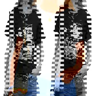 バラと蝶の猫、花柄 レディースTシャツ - Kawaiitshirt