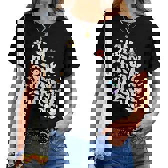 レトロ Groovy Im Wilow Doing Wilow Things おもしろ 母の日 レディースTシャツ - Kawaiitshirt