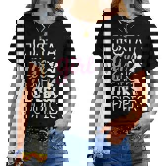 子犬 女の子 犬好き キュート ピンク 足跡プリント デザイン レディースTシャツ - Kawaiitshirt