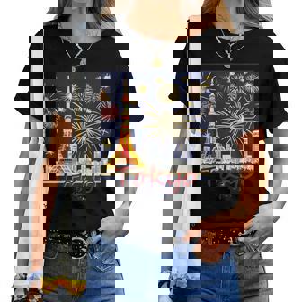 東京 東京タワーと花火大会 日本 漢字 By Kana Kanjin レディースTシャツ - Kawaiitshirt