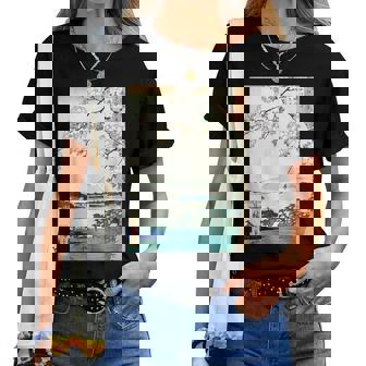 桜の花 ジャパニーズ・ヴィンテージ・アート 歌川 広重 隅田川水神の森真崎 名所江戸百景 レディースTシャツ - Kawaiitshirt