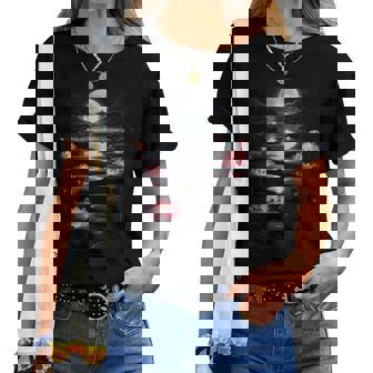 蓮の花 日本の月 反射 自然 恋人 デザイン レディースTシャツ - Kawaiitshirt