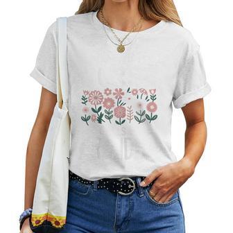 My Favorite Nurse Calls Me Grandma Cute Flowers For Grandma Women T-shirt - Thegiftio UK