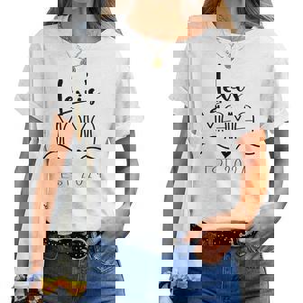 母の日 リーバイス Mama Est 2024 かわいい シンプル ミニマル レディースTシャツ - Kawaiitshirt