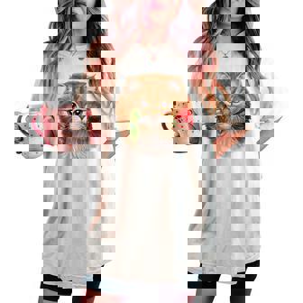 Chat Orange Romantique Mordantur Une Fleur Rose T-shirt oversize confortable pour femme - Cadeauxyz