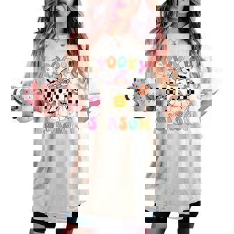 Groovypookyeason レトロ ゴースト 持株 パンプキン ハロウィン レディースオーバーサイズコンフォートTシャツ - Kawaiitshirt