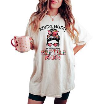 Kinda Busy Being A Reptile Mom Messy Bun Floral Women's Oversized Comfort T-shirt - Thegiftio UK