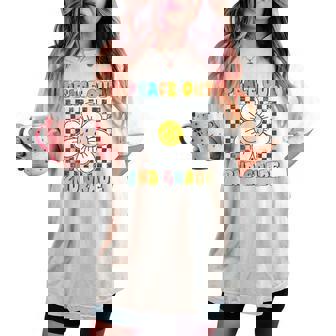 Peace Out Second Grade Retro Groovy Last Day Of 2Nd Grade Women's Oversized Comfort T-shirt - Thegiftio