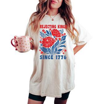 Rejecting Kings Since 1776 Retro 4Th Of July Flower No Kings Women's Oversized Comfort T-shirt - Thegiftio UK