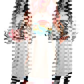 Retro Grandmasaurus Dinosaurio Atardecer Tropical Camiseta extragrande cómoda para mujer - Regaloses