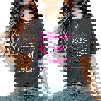 43歳の誕生日 ハイヒール A Queen Was Born In 7月 1981 レディースオーバーサイズコンフォートTシャツ - Kawaiitshirt