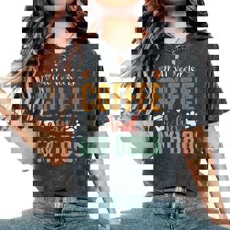 All I Need Is Coffee And My Dogs レディースオーバーサイズコンフォートTシャツ - Kawaiitshirt