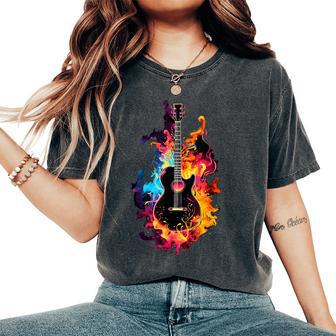 Banda De Guitarra Acústica Diseño De Rock Llamas Coloridas Y Camiseta extragrande cómoda para mujer - Regaloses