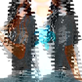 Boho Tiki ティールウミガメ 気泡付き 亀 レディースオーバーサイズコンフォートTシャツ - Kawaiitshirt