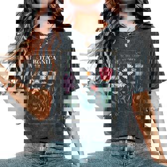 Foxglove Daisy Tulip Field Vibe Vintage Flower Arrangement Women's Oversized Comfort T-Shirt | Mazezy