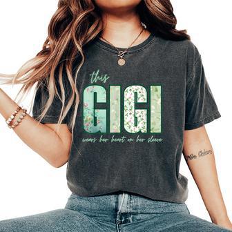 This Gigi Wears Her Heart Grandma Mother's Day Green Floral Women's Oversized Comfort T-Shirt - Thegiftio UK