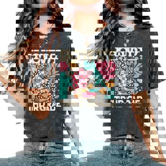Howdy Third Grade Cowgirls 3Rd Grade Teacher Back To School Women's Oversized Comfort T-Shirt | Mazezy