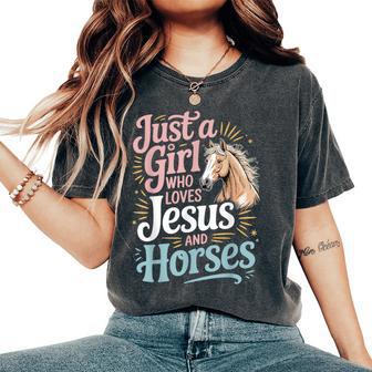 Just A Girl Who Loves Jesus And Horses Women's Oversized Comfort T-Shirt - Thegiftio UK