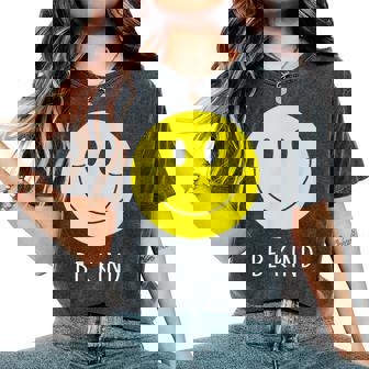 Be Kind かわいい イエロー スマイル フェイス シャツ スマイル フェイス ハピネス レディースオーバーサイズコンフォートTシャツ - Kawaiitshirt