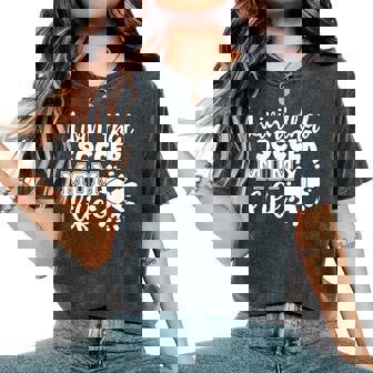 Livin' Thatoccer Mom Life ファニースポーツ 母の日 レディースオーバーサイズコンフォートTシャツ - Kawaiitshirt