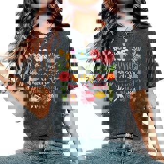 No Kings In America Floral No Kings Day June 14 4Th Of July Women's Oversized Comfort T-Shirt | Mazezy