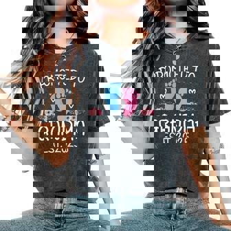 Promoted To Grandma 2025Oon To Be Grandma 母の日 2025 レディースオーバーサイズコンフォートTシャツ - Kawaiitshirt