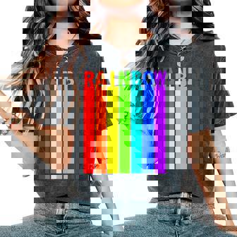 Rainbow レインボー《虹 カラー》【デザインアート】文字 7色 カラフル レディースオーバーサイズコンフォートTシャツ - Kawaiitshirt