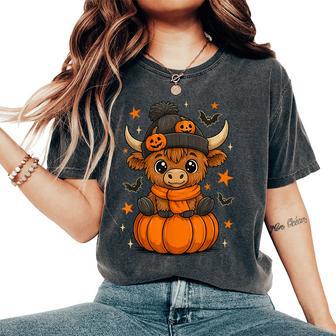 Retro Halloween Highland Cow Pumpkin Fall Cow Thanksgiving Women's Oversized Comfort T-Shirt - Thegiftio UK