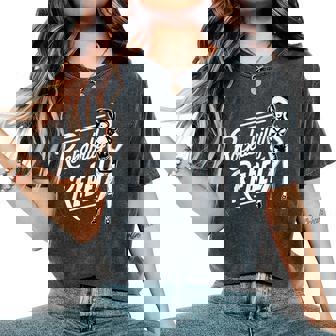 Rockabilly Rebel Pin-Up Girl In Dress Graphic レディースオーバーサイズコンフォートTシャツ - Kawaiitshirt