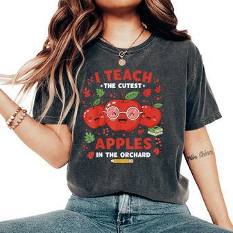 I Teach The Cutest Apples In The Orchard Cute Fall Teacher Women's Oversized Comfort T-Shirt - Thegiftio UK