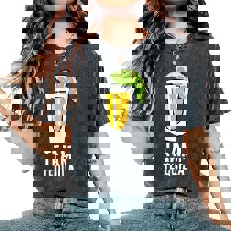 Team Tequila アルコール シンコ・デ・マヨ メキシカンテキーラ レディースオーバーサイズコンフォートTシャツ - Kawaiitshirt