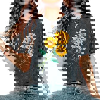 ひまわりの花束 春のフローラルガーデン 黄色の花 レディースオーバーサイズコンフォートTシャツ - Kawaiitshirt