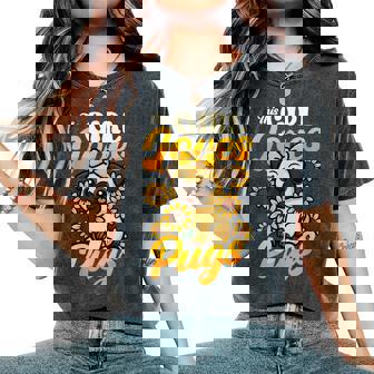 ガールズパグ犬愛好家 This Girl Loves Pugs レディースオーバーサイズコンフォートTシャツ - Kawaiitshirt