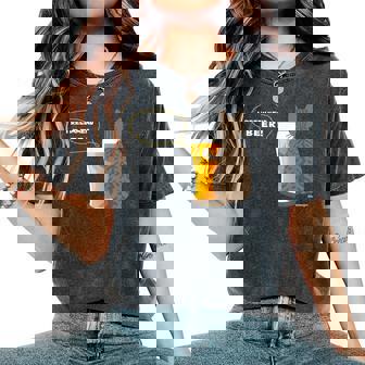 ビールをすすめるねこ2 猫 ビール Cat Beer レディースオーバーサイズコンフォートTシャツ - Kawaiitshirt