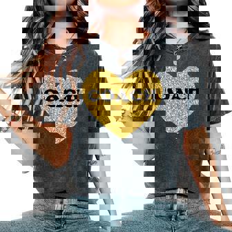 女性用および男性用コーチハートスポーツコーチ レディースオーバーサイズコンフォートTシャツ - Kawaiitshirt