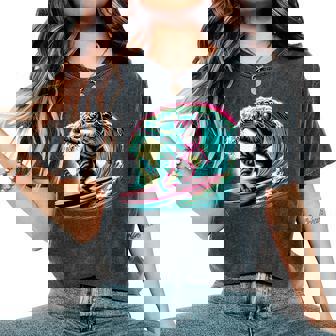 面白い猫 サーフィン ギフト 男性 女性 子供 面白い 猫 サーファー レディースオーバーサイズコンフォートTシャツ - Kawaiitshirt