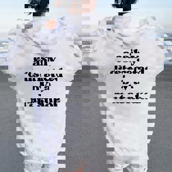 Easy Distracted By Anake Dad Mom Ratnake レディース オーバーサイズ パーカー バックプリント - Kawaiitshirt