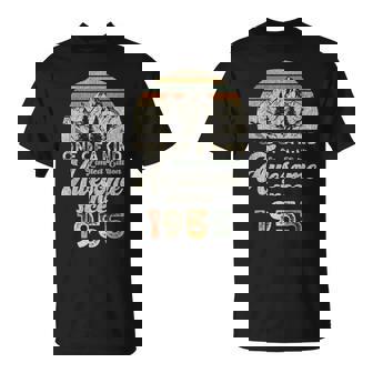 1955年の誕生以来、70年の歴史を誇る山々 Tシャツ - Kawaiitshirt