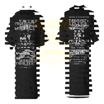 80歳の誕生日プレゼント 男性神話 1945年5月 Tシャツ - Kawaiitshirt