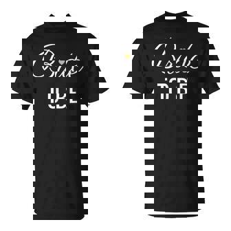 Bride To Be Fuente Blanca Corazón Bronceado Boda Y Novia Camiseta unisex - Regaloses