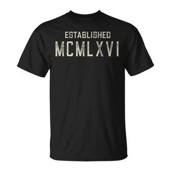 Establecido Mcmlxvi 1966 Año En Números Romanos Camiseta unisex - Regaloses
