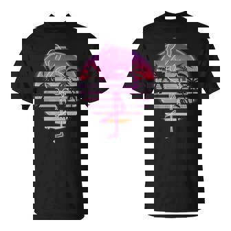 Flamingo Auf Retro-Sonnenuntergang Mit Palmen – Pink Flamingo T-Shirt - Geschenkecke