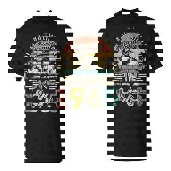 Retro 60 Years Old Vintage June 1965 60Th Birthday Women T-Shirt - Thegiftio