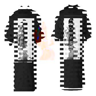 セクシーガールグラフィックtシャツ アイスポップのセクシーなラティーナブーティーガール。 Tシャツ - Kawaiitshirt