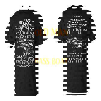 バスボート釣りの老人を決して過小評価しないでください Tシャツ - Kawaiitshirt