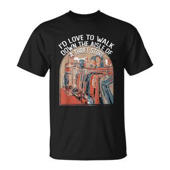 古着屋の通路を歩く面白い古着愛好家 Tシャツ - Kawaiitshirt